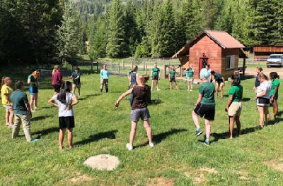 Mentoring: The Elk Mountain Academy for Girls Mentoring Program In the Mentoring Program at Elk Mountain, your daughter will learn to balance work, school, dating, leisure time and responsible participation in a household.